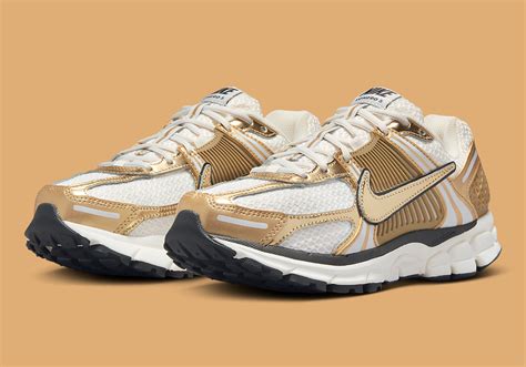 Nike Zoom Vomero 5 Metallic Gold (Women's).